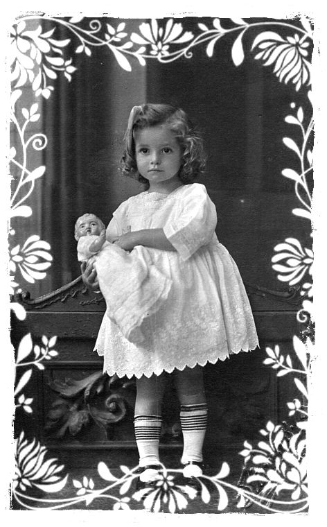 Castle Collection, Vintage Foto's, Vintage Children Photos, Foto Top, Studio Portrait, Vintage Portraits, Kids Portraits, Vintage Printables, 인물 사진