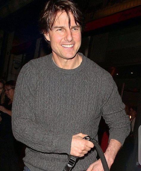 Tom Cruise Selfie, Tom Cruise Smile, Tom Cruise Hair, Tom Cruise Haircut, Tom Cruz, Night Out In London, Tom Cruise Movies, Hair Evolution, Marvel And Dc Characters