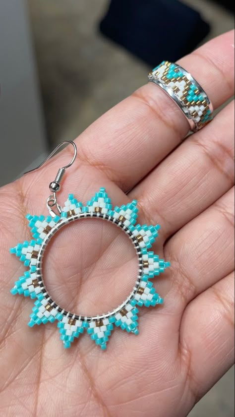 Beaded Circle, Native Earrings, Beaded Jewelry Earrings, Bead Embroidery Tutorial, Beaded Bracelets Tutorial, Brick Stitch Earrings, Beading Jewelery, Handmade Jewelry Tutorials, Beaded Rope