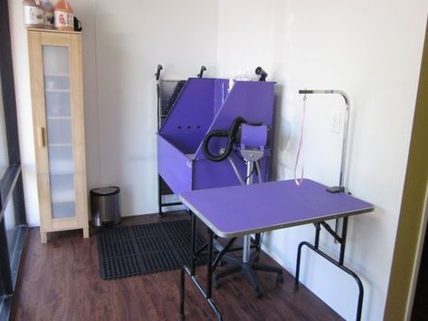 Dog grooming area Dog Grooming Area In Home, Home Dog Grooming Salon Ideas, Pet Grooming Shop, Dog Grooming Salon Decor, Pet Food Store, Dog Grooming Tools, Pet Grooming Business, Pet Grooming Salon, Dog Grooming Shop