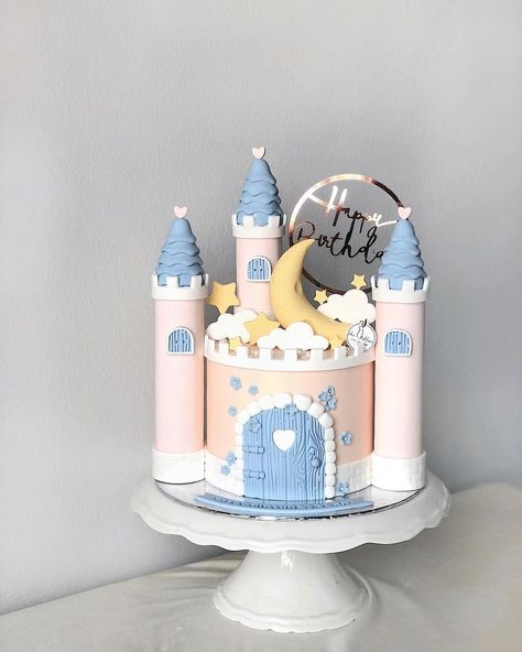 One Tier Castle Cake, Simple Castle Cake, Dreamy Castle, Bolo Hot Wheels, Castle Birthday Cakes, Cake Magazine, Baby Shower Cake Designs, Princess Castle Cake, Disney Princess Cake