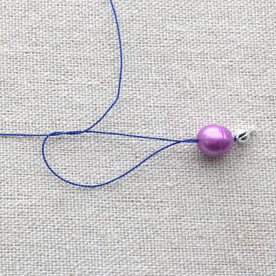 Bead Knotting, Pearl Necklace Tutorial, Knots Jewelry, Diy Pearl Necklace, Hand Knotted Pearls, Beaded Necklace Tutorial, Bead Tips, Wire Wrapped Jewelry Diy, Pearls Diy