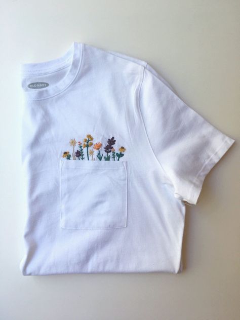 Embroidered Hats Ideas, Tee Embroidery, Diy Embroidery Shirt, Baby Dress Embroidery, Nice Shirts, Clothes Embroidery Diy, Pocket Embroidery, Denim Embroidery, Crochet T Shirts