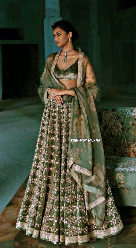 Sabyasachi Mehndi Lehnga, Savya Sachi Lehenga, Sabiya Sachi Lehenga, Sabyasachi Firdaus, Sari Bride, Sabyasachi Dresses, Sabyasachi Bridal, Sabyasachi Mukherjee, Sabyasachi Lehenga