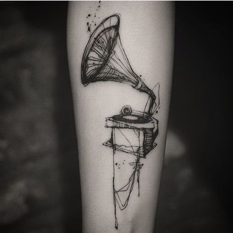 Gramophone Tattoo, Tatoo 3d, Circle Tattoos, Music Tattoo Designs, 4 Tattoo, Geniale Tattoos, Music Tattoo, Music Tattoos, Tattoos Gallery