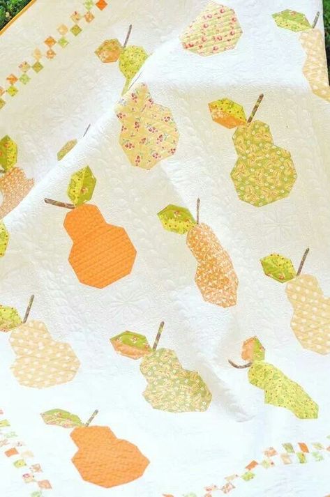 Green and Yellow Pears Quilt Inspiration Autumn Quilt, Grandmother Quilt, Fall Quilt Patterns, Canned Pears, Tree Quilts, Tree Autumn, Sampler Quilts, Fresh Figs, Fall Quilts