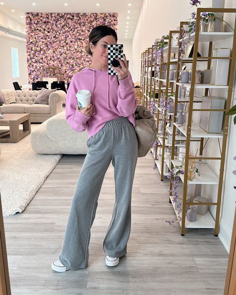 Wide Leg Sport Pants Outfit, Comfy Wide Leg Pants, Align Wide Leg Outfit, Cream Wide Leg Sweatpants Outfit, Wide Legged Sweatpants Outfit, Wide Leg Sweatpants Outfit Winter, Wide Leg Lounge Pants Outfit, Wide Leg Sweats Outfit, Wide Leg Leggings Outfit