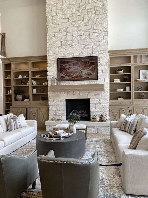 Modern Farmhouse Fireplace Hearth, Fireplaces In Vaulted Living Room, Living Room Designs Around Fireplace, Fireplace Trends 2023, Trending Fireplaces 2023, Fireplace 2023 Trends, 2023 Fireplace Ideas, Fireplace Trends For 2023, Indoor Fireplace Living Rooms