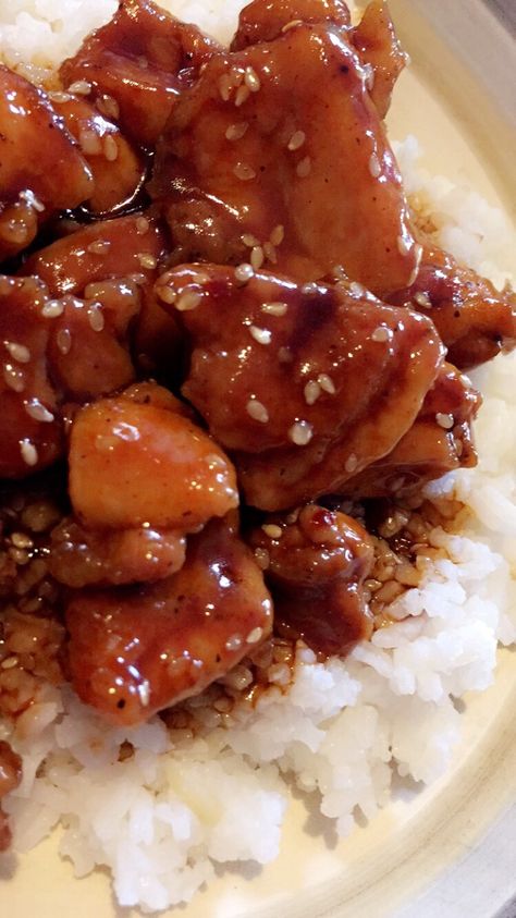 Honey Sirracha Chicken Honey Chicken Aesthetic, Chinese Honey Chicken, Chicken Aesthetic, Chicken Pictures, Honey Chicken, Honey Garlic Chicken, Honey Garlic, Soul Food, Chicken Wings