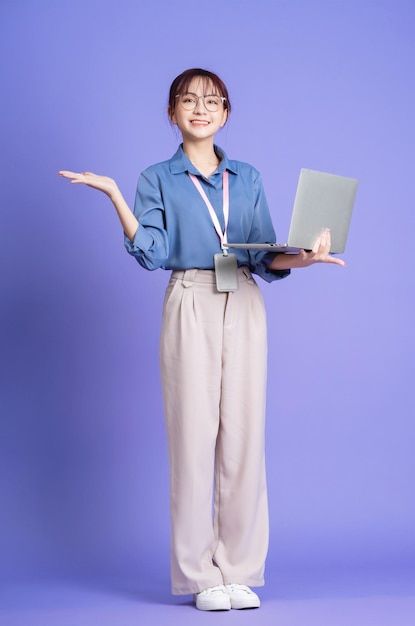 Woman With Laptop Photography, Formal Poses For Women, Teacher Pose, Campus Photoshoot, Professional Poses, Student Photography, Person Png, Pose Model, Student Photo