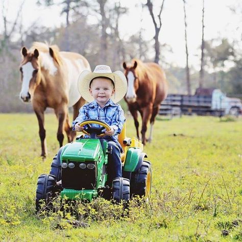 Lil' man. Big job. Thank you Tami for sharing this cute picture of your son Cortland. #JohnDeere #Cowboy #RanchLife #Country #Western John Deere Photo Shoot Boys, Photogenic Poses, 2nd Birthday Pictures, Farmer Baby, Farm Photoshoot, Country Photography, Sibling Photography, Children Photography Poses, Boot Barn