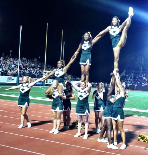 Cheerleading Stunts Pictures, Cheer Stunts Pictures, Small Team Cheer Pyramid, Cheer Stunts For Small Squads, 11 Person Pyramid Cheer, 10 Person Pyramid Cheer, Cheer Stunt Pictures, Cheer Pyramids Stunts, Cheer Stunt Ideas