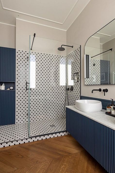 Blue Bathroom Modern, Blue Bathroom Ideas, Charming Bathroom, Bathroom Design Ideas, Bathroom Design Decor, Bathroom Inspiration Decor, House Bathroom, Milan Italy, Home Room Design