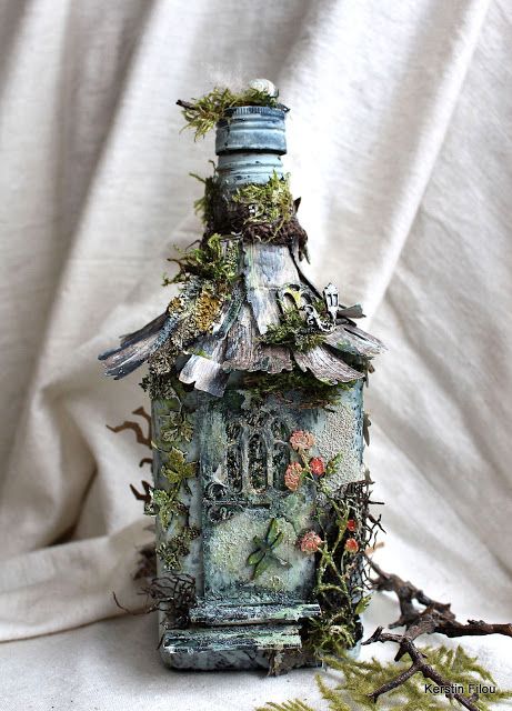 Scrapbook Dreams: Altered Bottle Fairy House Twig House, Yule 2024, Steampunk Flowers, Hantverk Diy, Decorated Bottles, Upcycle Furniture, Crayon Crafts, Art Bottle, Awesome Crafts