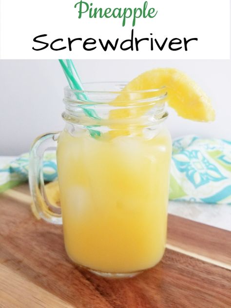 Pineapple Screwdriver, Screwdriver Drink, Pineapple Vodka, Gin Drinks, Boozy Drinks, Classic Cocktail, Alcohol Drink Recipes, Drinks Alcohol Recipes, Classic Cocktails