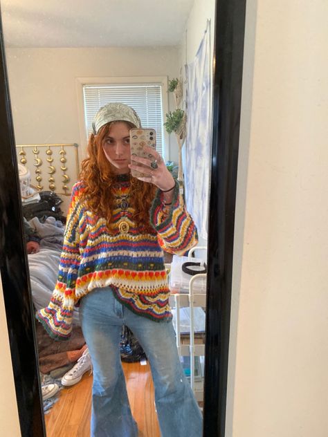 Cute Fall Outfits Hippy, Boho Pants Outfit Winter, Winter Hippe Outfit, Comfy Pants Aesthetic, 70s Granola Aesthetic, 70s Sweater Outfit, Hippie Christmas Outfit, Cold Hippie Outfits, Y2k Hippie Outfits