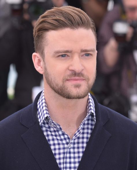 Justin Timberlake said BYE BYE BYE to the ramen curls and the rest of the world had to recalibrate its "perfection" scales. Comb Over Haircut, Trendy Mens Haircuts, Teen Boy Haircuts, Mens Hairstyles Fade, Mens Hairstyles Medium, Comb Over, Trendy Short Hair Styles, Corte De Cabelo Masculino, Boys Haircuts