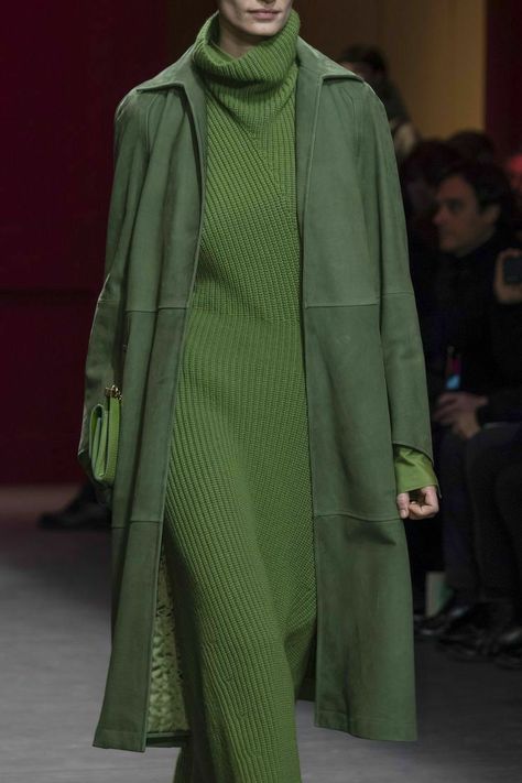 Stile Casual Chic, Fall Fashion Coats, Mode Casual, Green Coat, 가을 패션, Fall Fashion Trends, Mode Inspiration, Autumn Fashion Women, Womens Fashion Trends