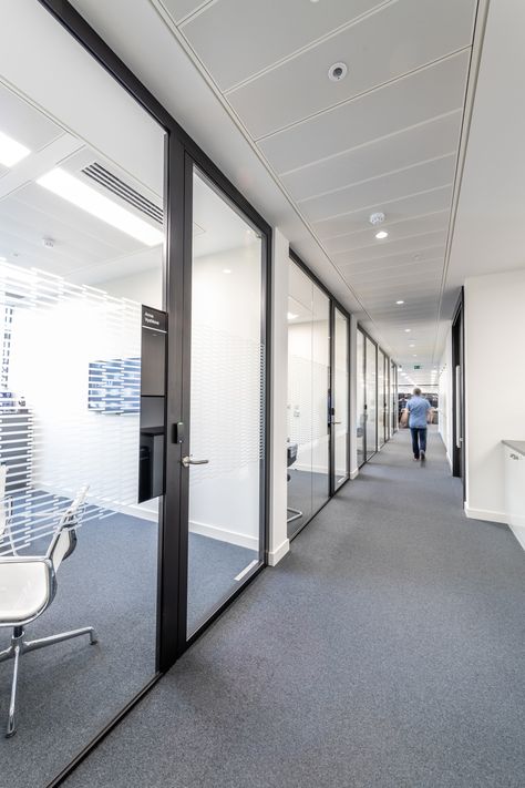 Corridor Office Design, Office Corridor Design, Office Glass Partition, Corridor Office, Modern Office Interior, Glass Office Partitions, Office Corridor, Office Ceiling, Industrial Office Design