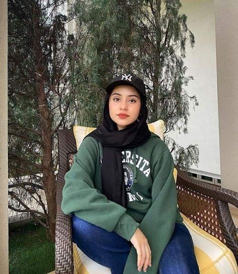 Celana Jogger Wanita, Stile Hijab, Street Hijab Fashion, Modern Hijab Fashion, Muslim Outfits Casual, Muslim Fashion Hijab Outfits, Hijab Style Casual, Hijabi Fashion Casual, Muslim Fashion Hijab