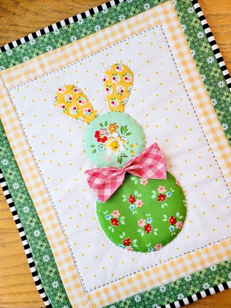 Easter Quilts Wall Hangings, Easter Quilts, Easter Wall Hanging, Bunny Fabric, Applique Wall Hanging, Easter Table Runners, Mini Quilt Patterns, Bunny Quilt, Spring Quilts