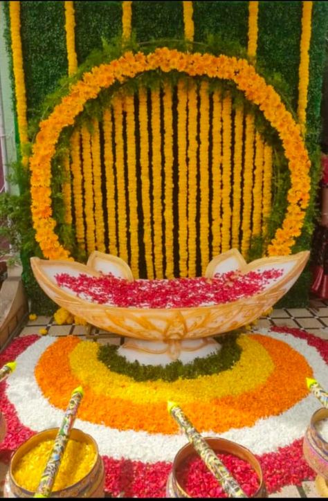 Haldi Ka Decoration, Wedding Reception Stage Decorations Backdrops Outdoor, Seemantha Decoration, Dhoti Function, Haldi Backdrop, Navratri Decor, Haldi Decorations, Wedding Card Decorations, Wedding Backdrop Lights