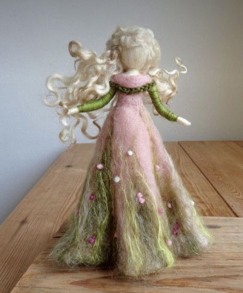 Needle Felting Fairy, Felted Fairies, Felt Fairies, Needle Felted Fairy, Tovad Ull, Felted Fairy, Felt Angel, Needle Felting Diy, Needle Felted Christmas