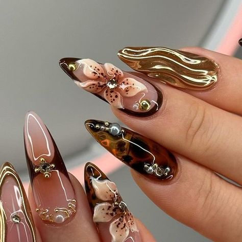 Amy | Gel X Educator & Mentor 🇨🇦 on Instagram: "Ready for all the fall sets 🤎🔱✨⚜️

Inspo from @nailedxamyy 

#brownnails
#gelxnails
#fallnails
#floralnails
#autumnnails 
#leopardnails 
#gelnailsdesign
#3Dnails
#pinterestnails
#trendynails
#nails2inspire 
#nailinspo" Fairy Gel X Nails, Fall Nail Set Ideas, Fall Nails 3d Art, Lilly Nails Designs, 3d Nails Fall, Fall Ideas For Nails, Flower Fall Nails, Nail Designs Trending Now 2024, Anniversary Nails Ideas With Initial