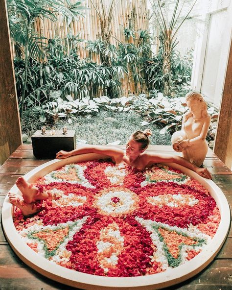 Until you've had a flower bath in Bali, you haven't LIVED. They're hands-down the most luxurious, relaxing, treat-yo-self experience you could imagine. So I've tracked down all the BEST, prettiest, most luxurious, and most insta-worthy flower baths in Ubud, Canggu, Seminyak, & beyond! Get ready to relax! Mini Home Gym, Bali Bucket List, Bali Baby, Dream Living Room, Spa Trip, Mini Home, Flower Bath, Bali Wedding, Beach House Design