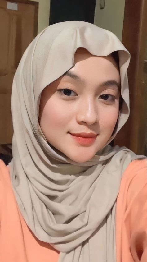 Beautiful Eyes Pics, Jersey Hijab, Pashmina Hijab Tutorial, Tutorial Hijab, Baddie Outfits Ideas, Hijab Aesthetic, Hijabi Aesthetic, Style Hijab, Beautiful Muslim Women