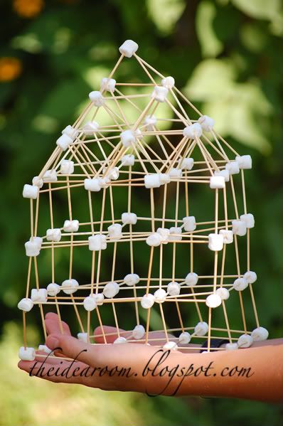 Build with marshmallows and toothpicks- perfect for the LEGO builders in the family! Marshmallows And Toothpicks, Boys Crafts, Babysitting Activities, Rainy Day Activities For Kids, Kids Thanksgiving, Messy Kids, Summer Crafts For Kids, Stem Projects, Crafts Kids