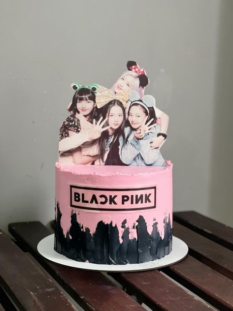 Blackpink Birthday Cake Ideas, Birthday Cake Blackpink, Blackpink Cake Ideas, Black Pink Cake, Blackpink Cake, World Famous Lover, Blackpink Birthday, Bts Cake, Super Mario Cake