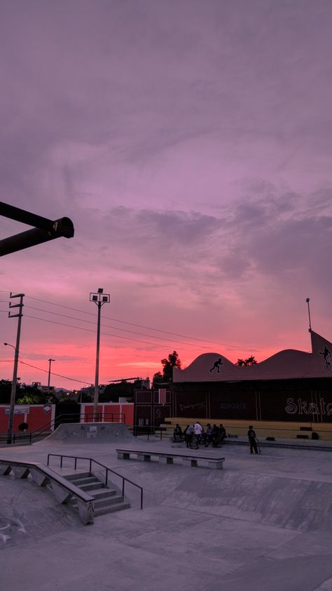 Skateboard Park Aesthetic, Skatepark Background, Skater Backgrounds Iphone, Skatepark Photography, Skate Park Aesthetic, Skatepark Aesthetic, Skater Aesthetic Wallpaper, Skater Wallpaper, Skateboard Wallpaper