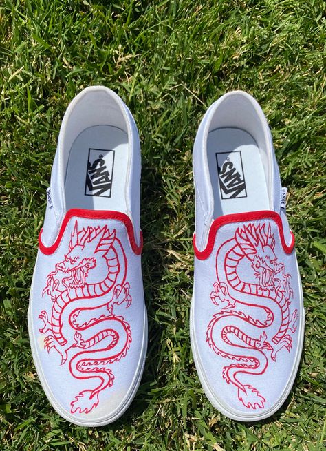 Custom Slip On Vans, Vans Shoes Fashion, Vans Painted, White Slip On Vans, Custom Vans Shoes, Painted Shoes Diy, Painted Vans, Slip On Vans, Custom Painted Shoes