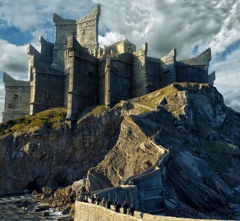 Dragonstone Dragonstone Game Of Thrones, Dragonstone Castle Aesthetic, Dragonstone House Of The Dragon, Game Of Thrones Visuals, Dragonstone Castle Art, Dragonstone Art, Targaryen Castle, Dragonstone Aesthetic, Harrenhal Castle