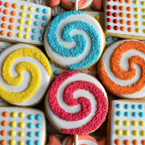 The Flour Box on Instagram: “I think Willy Wonka might even be impressed with these lollipop cookies! Loving the texture from the Sweet Glitter Sprinkles (find it on…” Johnny Depp Willy Wonka, Lollipop Cookies, Royal Icing Decorated Cookies, Wonka Party, Gene Wilder, Crazy Cookies, Decorated Cookies Tutorial, Candy Factory, Iced Sugar Cookies