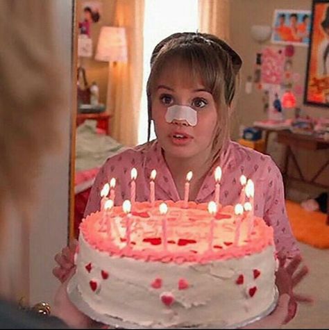 16 Candles, Sixteenth Birthday, Old Disney, 웃긴 사진, Iconic Movies, Cute Cakes, Sweet Sixteen, 16th Birthday, Disney Channel