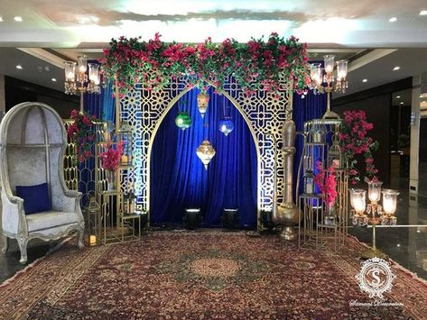 Moroccan Theme Decor, Arabian Nights Wedding Theme, Henna Decoration Ideas Decor, Arabian Nights Wedding, Moroccan Wedding Theme, Arabian Theme, Entrance Door Decor, Arabian Wedding, Silver Wedding Decorations