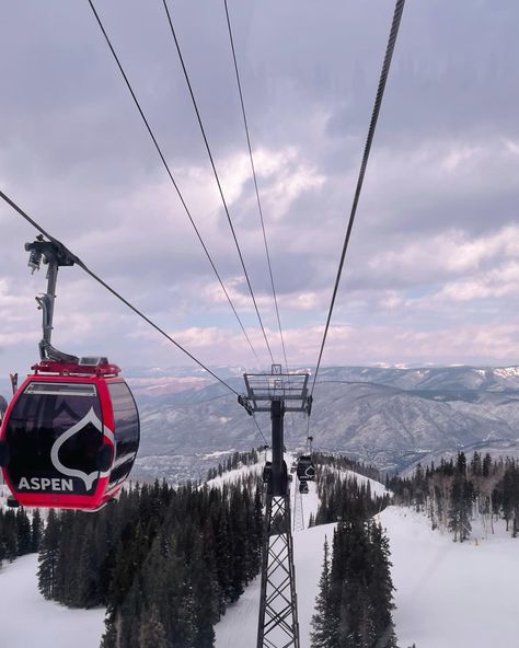 Colorado In The Winter, Colorado Christmas Aesthetic, Colorado Aesthetic Winter, Snowy Christmas Aesthetic, Aspen Aesthetic Winter, Gondola Aesthetic, Colorado Skiing Aesthetic, Colorado Winter Aesthetic, Aspen Colorado Aesthetic