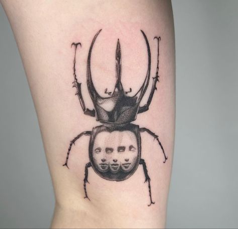 @plantsnpokes on ig Illusion Tattoo, Cicada Tattoo, Face Tats, Beetle Tattoo, Gothic Tattoo, Face Tattoo, Creative Tattoos, Dark Beauty, Pretty Design