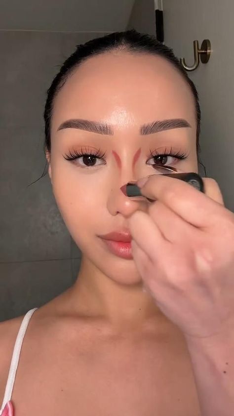 MAKEUP TRICKS | MAKEUP HACKS | LIPSTICK Easy Makeup Ideas Tutorials, Make Up Hacks Tiktok, Makeup With Only Lipstick, Lipstick Hacks Beauty Tricks, Makeup With Lipstick, Makeup Tips Videos, Red Makeup Tutorial, Red Lipstick Makeup Tutorial, Lipstick Makeup Tutorial