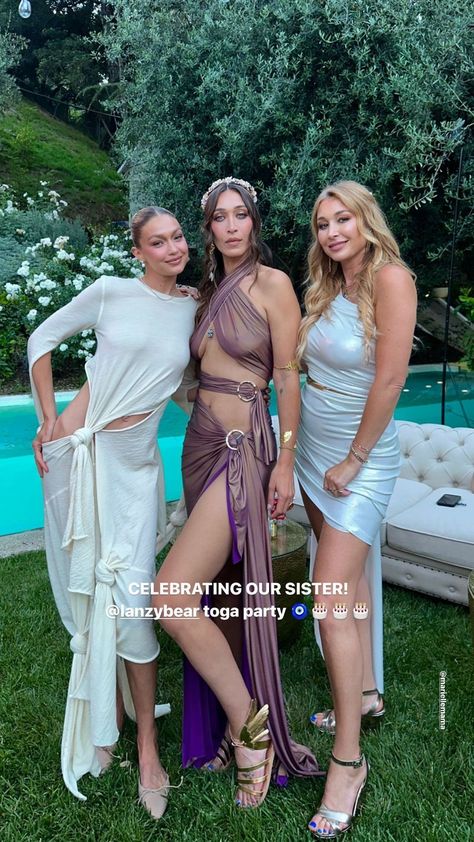 Olivia Perez, Alana Hadid, Roman Toga, Toga Party, Gigi Hadid Outfits, Elegant White Dress, 40th Birthday Party, Hadid Sisters, Sisters Dress