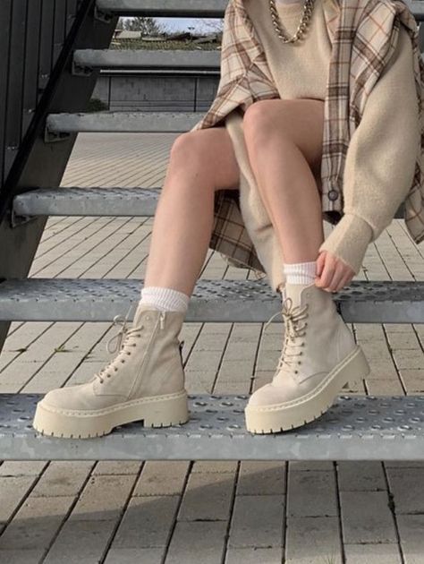 Dark Academia Shoes, Platform Boots Outfit, Women's Combat Boots, Ankle Boots Lace, Worker Boots, Pin Fashion, Heels Aesthetic, Kawaii Shoes, Boots Chunky