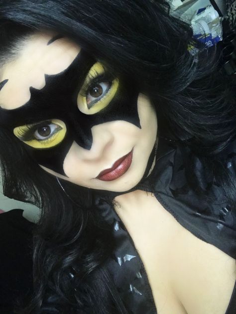 Batgirl Makeup, Batman Makeup, Batwoman Makeup, Family Costumes Diy, Halloween Makeup Pretty, Sugar Skull Makeup, Halloween Makeup Inspiration, Halloween Makeup Easy, Face Painting Halloween