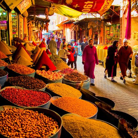 Marrakech: colors, traditions and Moroccan culture in a city in continuous evolution ☀️ Moroccan City Aesthetic, Morroco Culture, Moroccan Culture Aesthetic, Marrakesh Aesthetic, Marrakech Market, Morocco Market, Moroccan Bazaar, Morocco Culture, Moroccan City