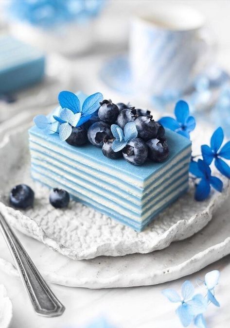 Cake With Coconut, Blue Spirulina, Chantilly Cream, Crepe Cake, Blue Food, Sweetest Thing, Fancy Desserts, Cute Desserts, Sugar Rush