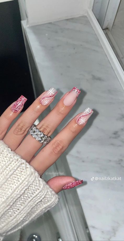 White Snowflake Nails, Holiday Acrylic Nails, Winter Nails Acrylic, Snowflake Nails, Christmas Nails Acrylic, Snowflake Design, Winter Nail Art, Acrylic Nails Coffin Short, Winter Nail