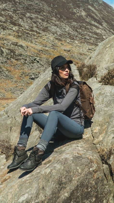 Wander Outfits, Womens Hiking Outfits Summer, Walking Outfit Outdoor, Stylish Hiking Outfit, Spring Hiking Outfits, Hiking Outfits Summer, Trail Outfits, Outdoorsy Outfits, Hiker Girl