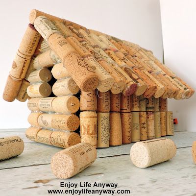 Enjoy Life Anyway: How To Build A Bird House With Used Wine Corks Wine Cork Birdhouse, Wine Corker, How To Build Abs, Wine Cork Diy Crafts, Wine Cork Projects, Cork Crafts Diy, Wine Cork Diy, Cork Projects, Bird House Kits