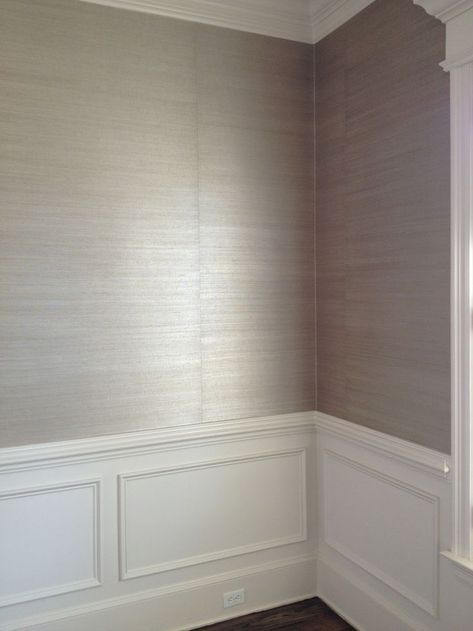 Grasscloth Dining Room, Traditional Wainscoting, Bedroom Redo, Chinoiserie Wallpaper, Grasscloth Wallpaper, Classic Decor, Wainscoting, My New Room, Of Wallpaper